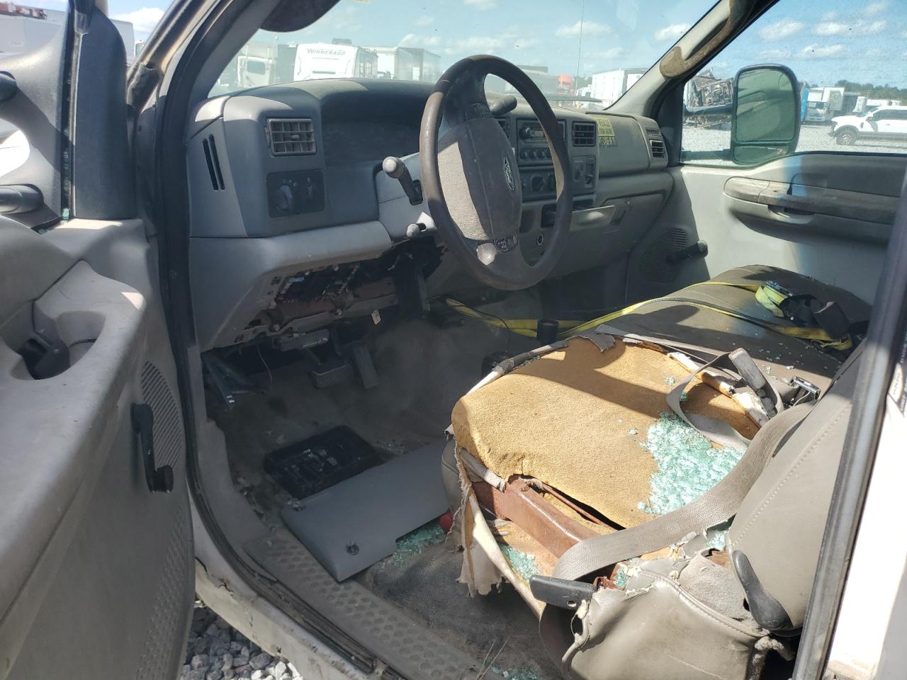 2004 Ford F550 Super Duty Flatbed Truck VIN: 1FDAF56P04ED99680 Lot: 89923765