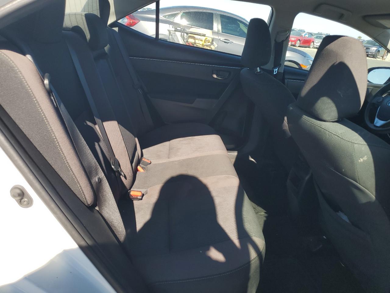 2018 Toyota Corolla L VIN: 2T1BURHE0JC075676 Lot: 85409465