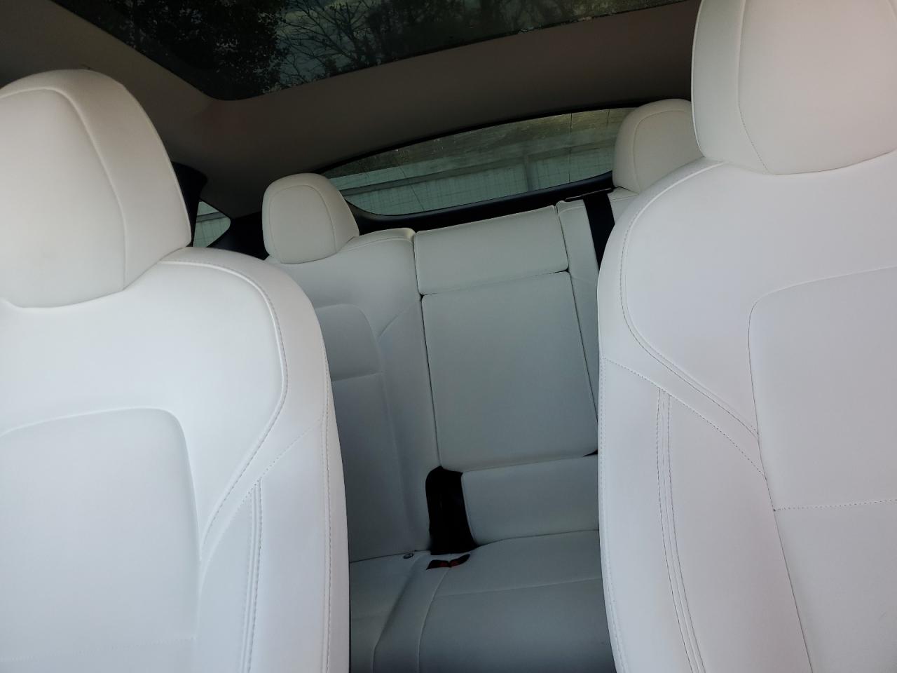 2022 Tesla Model Y VIN: 7SAYGDEE1NF339632 Lot: 85184075