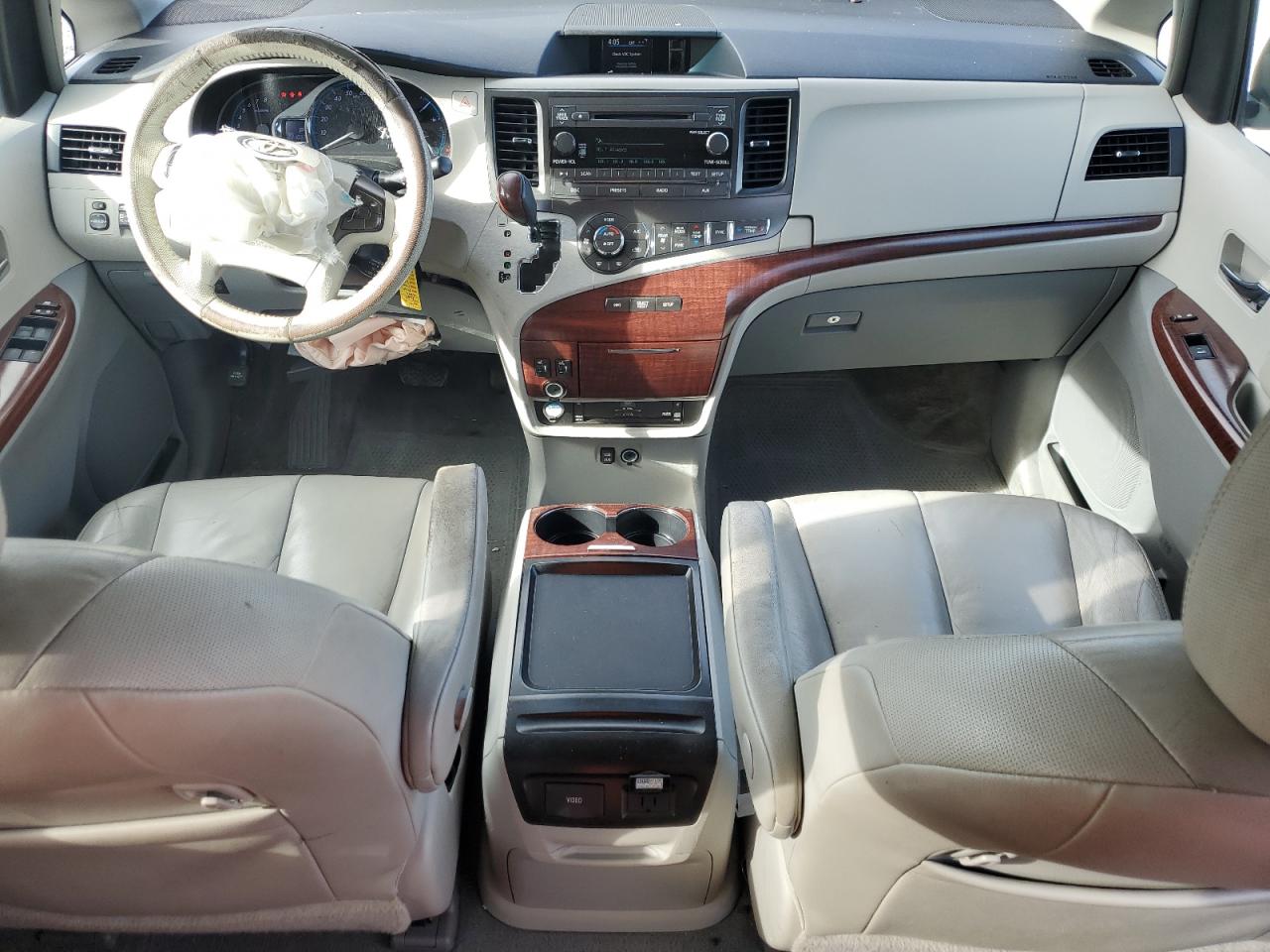 2011 Toyota Sienna Xle VIN: 5TDYK3DC8BS072132 Lot: 85273635