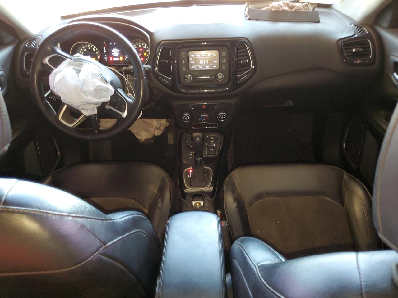 2018 Jeep Compass Latitude VIN: 3C4NJDBB2JT433056 Lot: 85328275