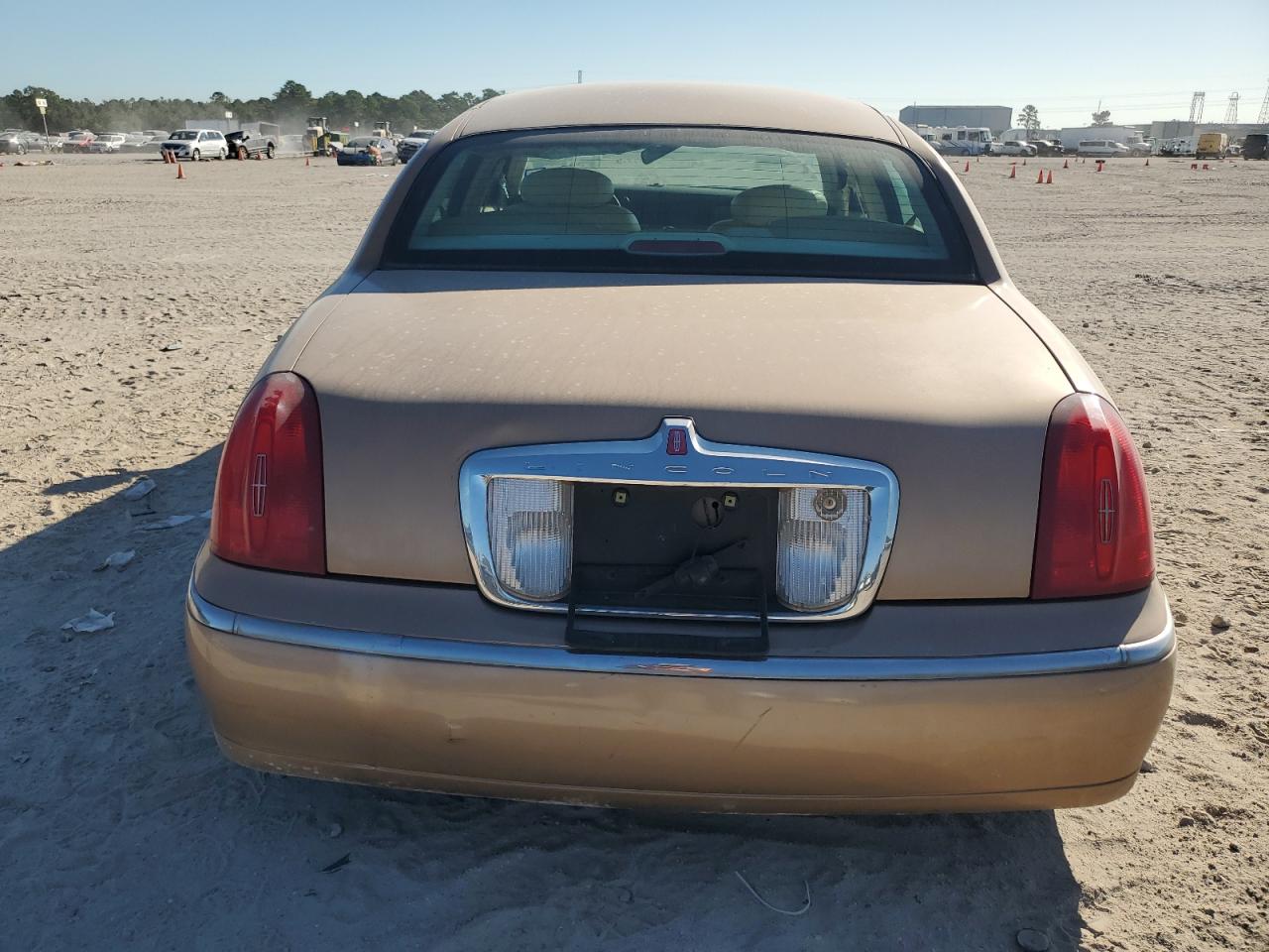 1998 Lincoln Town Car Cartier VIN: 1LNFM83W2WY619184 Lot: 87254435