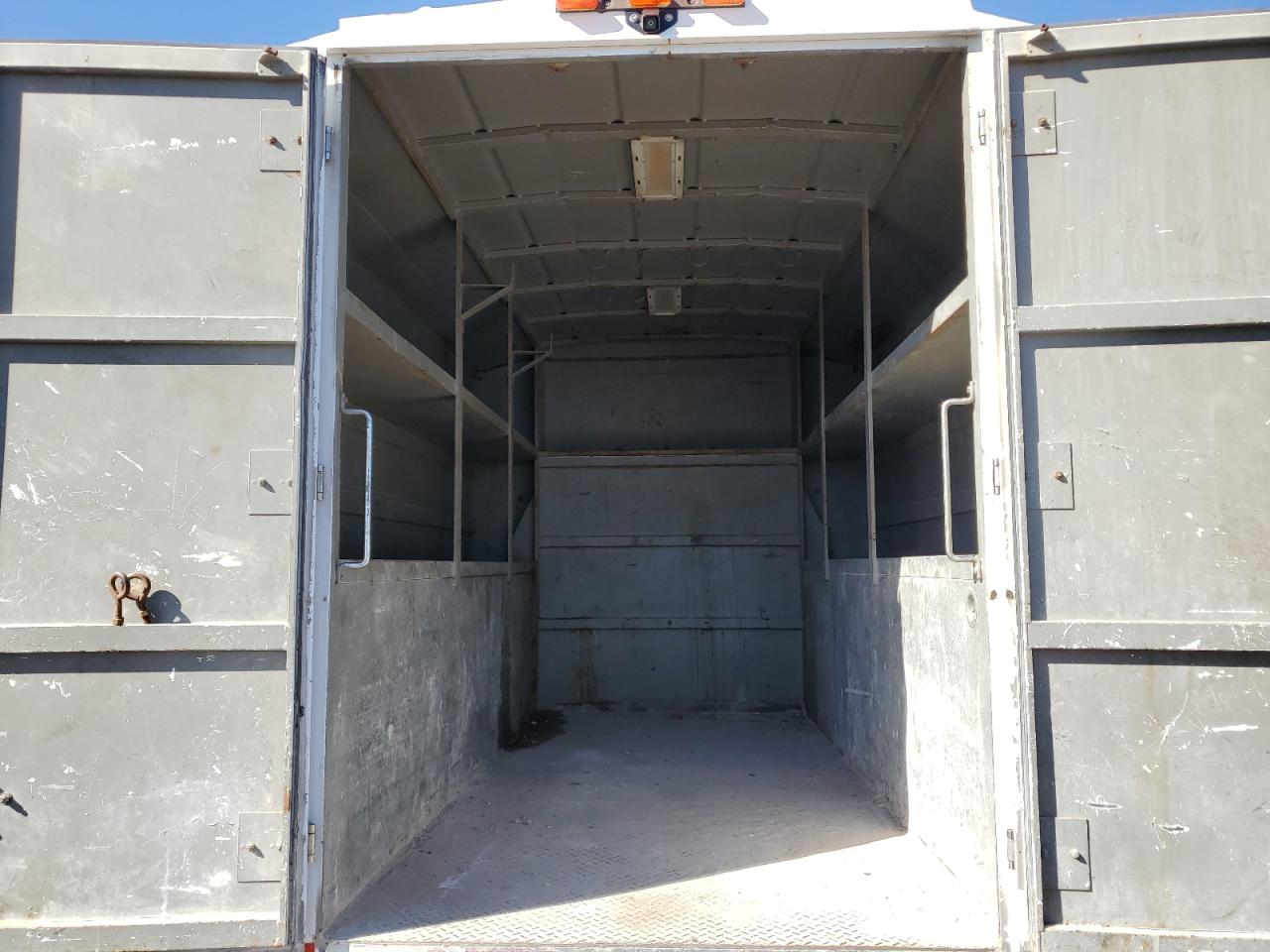 2017 Chevrolet Express Utility / Service Truck VIN: 1GB0GRFF5H1102433 Lot: 82666535