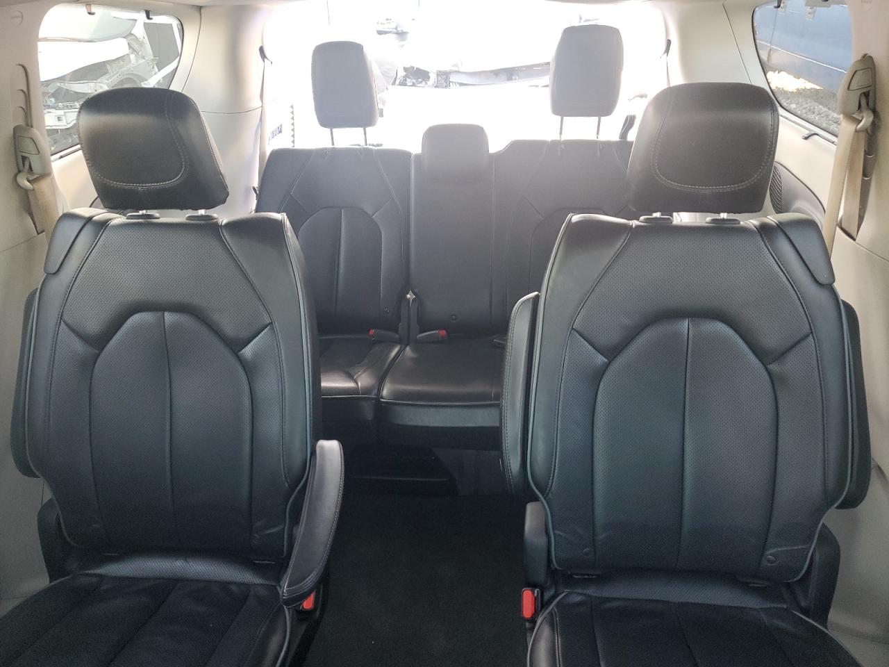 2018 Chrysler Pacifica Limited VIN: 2C4RC1GG8JR320424 Lot: 82219775