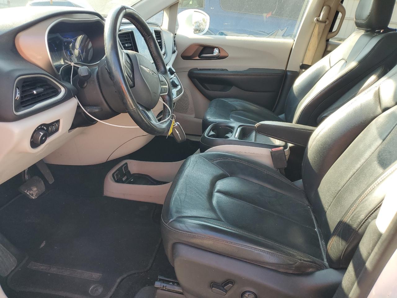 2017 Chrysler Pacifica Touring L VIN: 2C4RC1BG0HR524233 Lot: 82196665