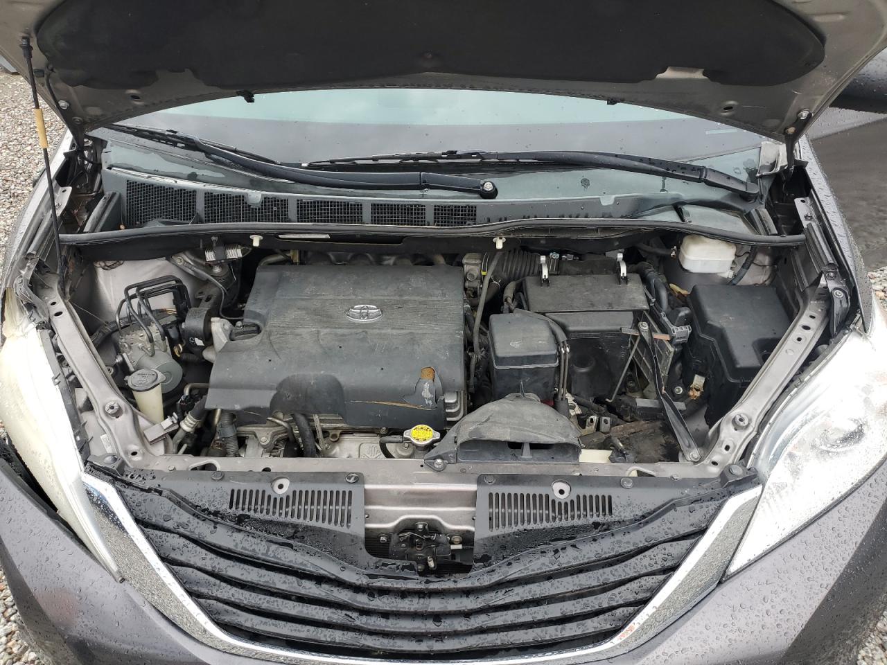 2011 Toyota Sienna VIN: 5TDZK3DC5BS139824 Lot: 82233375