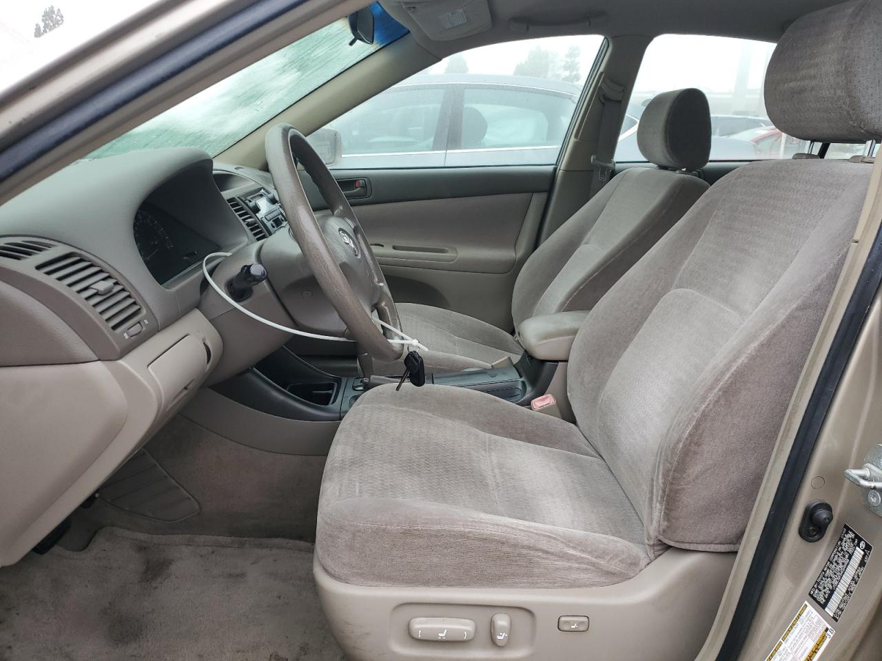 2004 Toyota Camry Le VIN: JTDBE32K540245988 Lot: 85377585