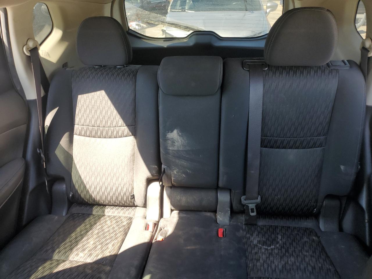 2017 Nissan Rogue S VIN: KNMAT2MT4HP617173 Lot: 84923095