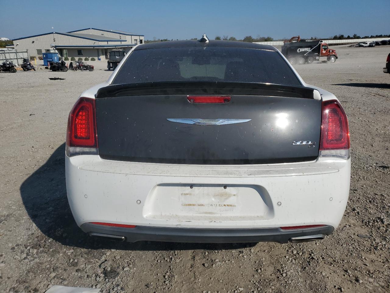 2015 Chrysler 300 S VIN: 2C3CCABT3FH736070 Lot: 82547255