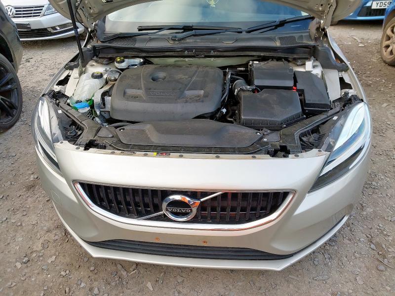 2018 VOLVO V40 MOMENTUM T2 