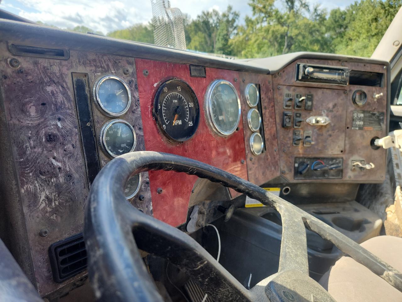 2000 International 5600 5600I VIN: 1HTXHAHT4YJ005335 Lot: 84225595