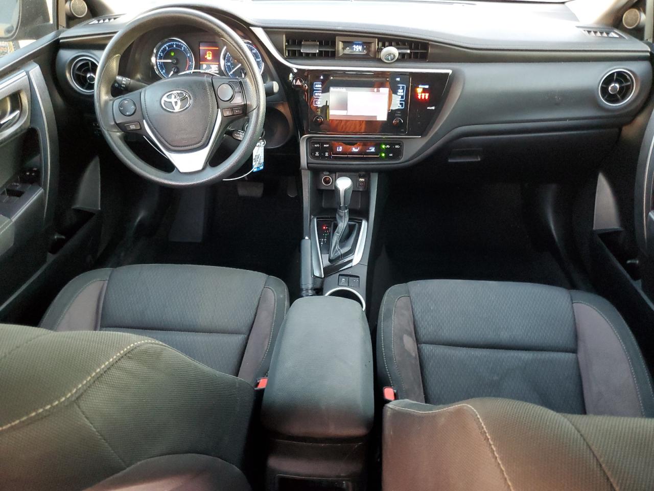 2018 Toyota Corolla L VIN: 5YFBURHE5JP851896 Lot: 82432425
