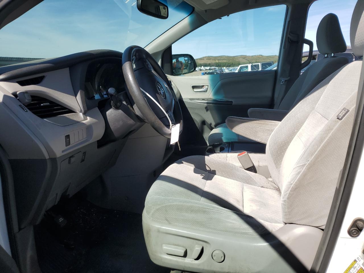 2017 Toyota Sienna Le VIN: 5TDKZ3DC7HS853105 Lot: 81829925