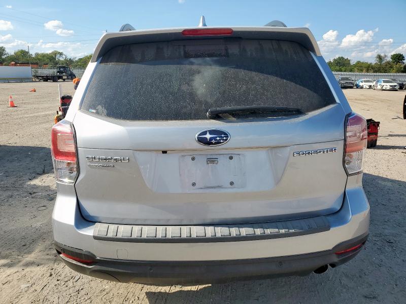  SUBARU FORESTER 2018 Серебристый