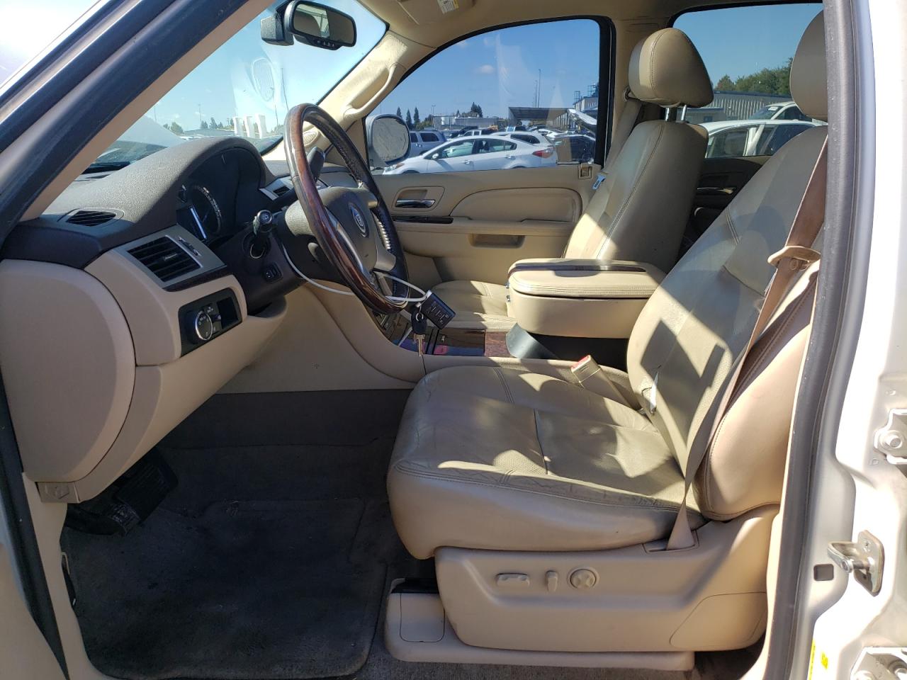 2011 Cadillac Escalade Luxury VIN: 1GYS4BEF2BR137407 Lot: 86196395