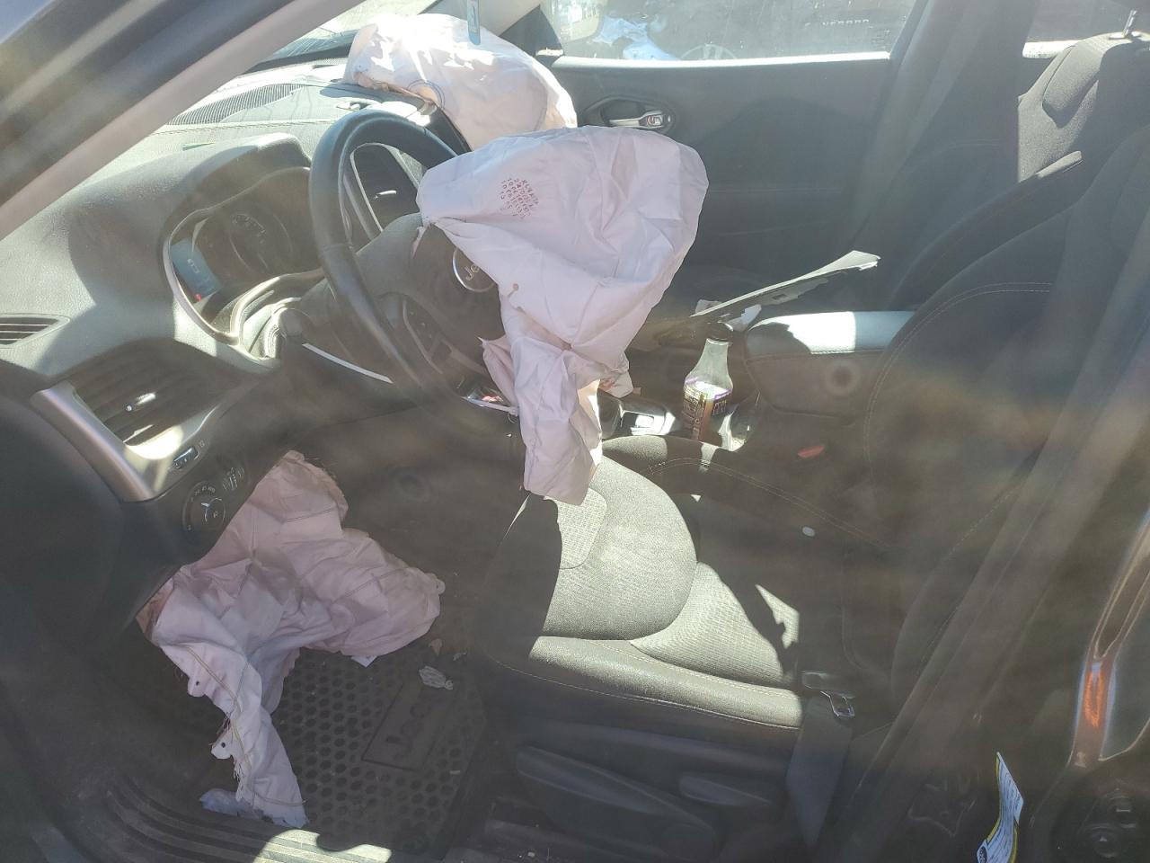 2016 Jeep Cherokee Latitude VIN: 1C4PJMCS9GW372492 Lot: 85729185