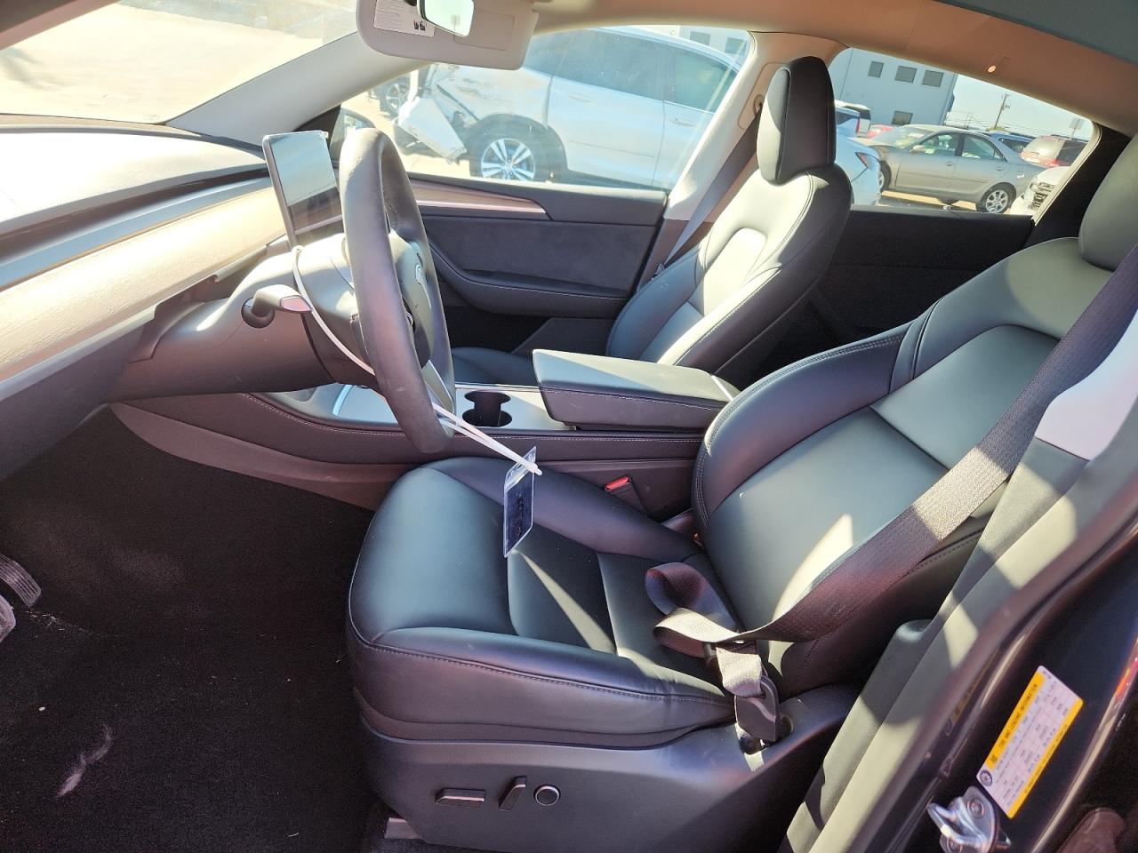 2024 Tesla Model Y VIN: 7SAYGDEE5RA301100 Lot: 82557995