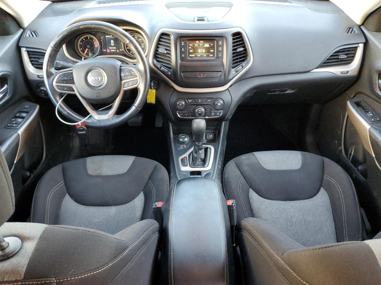 2018 Jeep Cherokee Latitude VIN: 1C4PJMCB6JD502327 Lot: 84456755