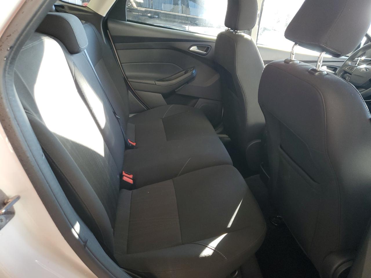 2017 Ford Focus Se VIN: 1FADP3K24HL219959 Lot: 85391585