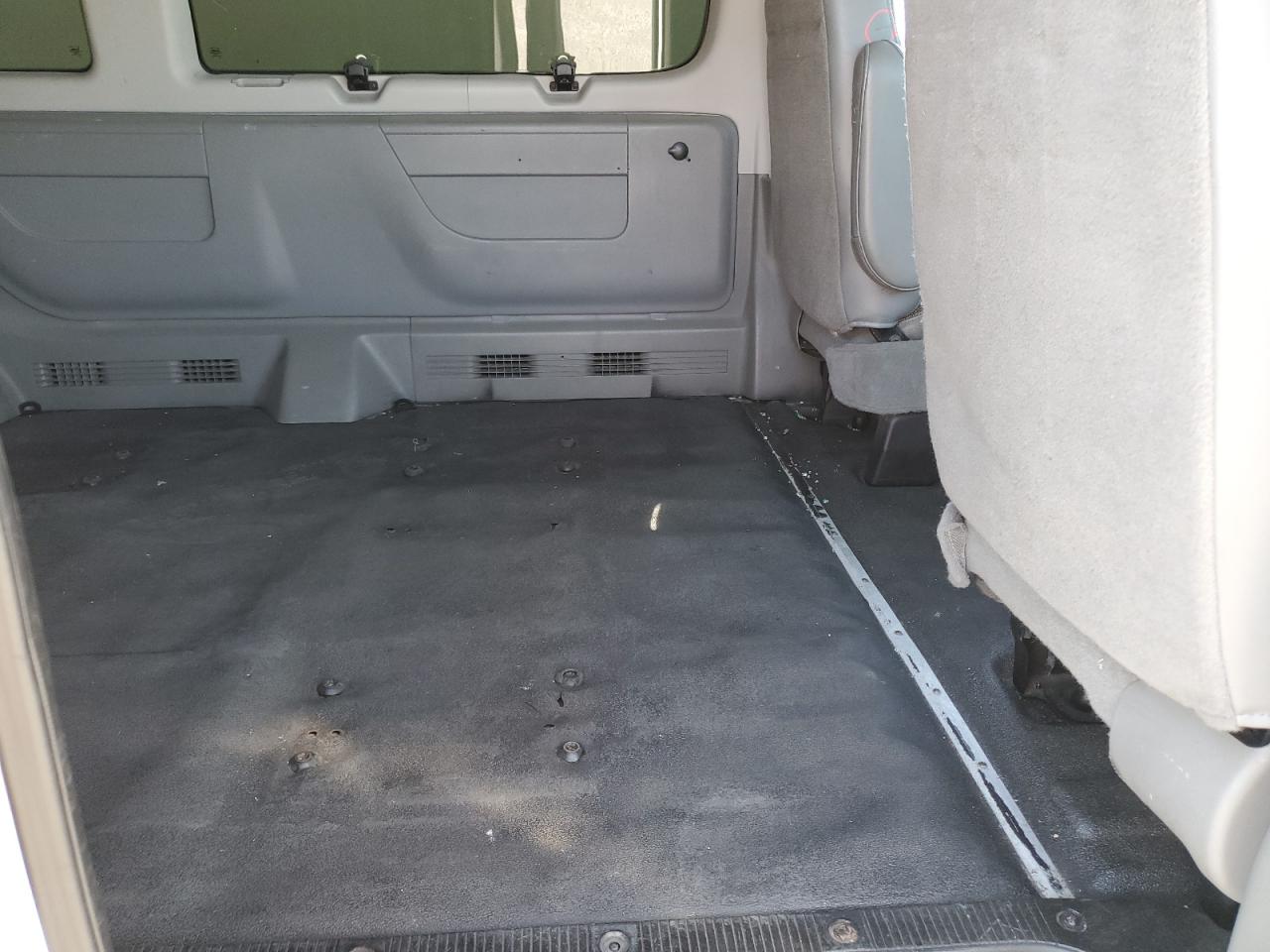 2004 Ford Econoline E350 Super Duty Wagon VIN: 1FBSS31L84HB49247 Lot: 85927295