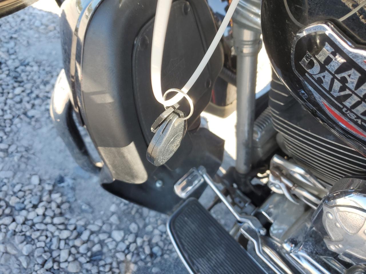 2011 Harley-Davidson Flhtcu VIN: 1HD1FC412BB632690 Lot: 84600045