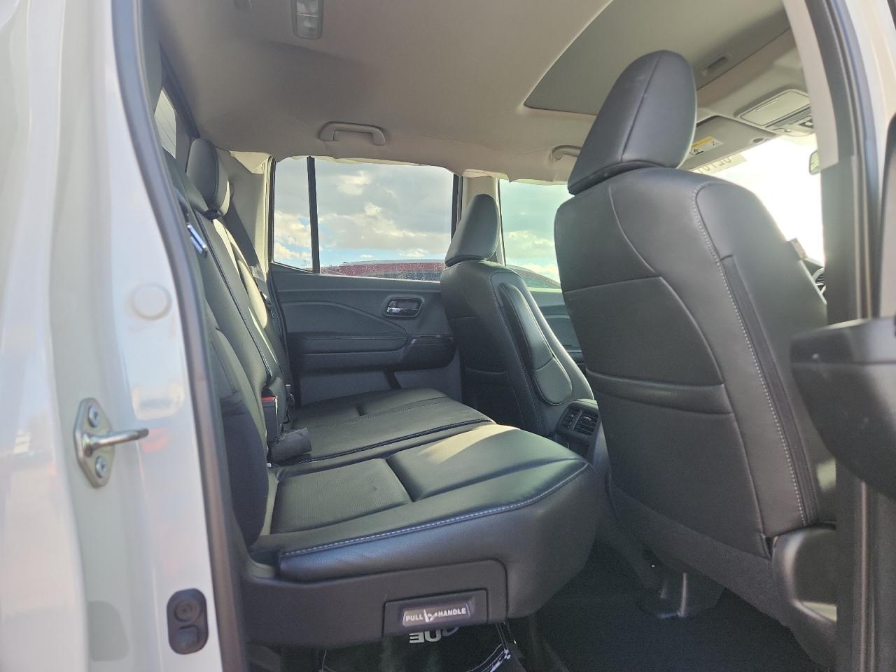 2017 Honda Ridgeline Rtl VIN: 5FPYK3F79HB037913 Lot: 82707275