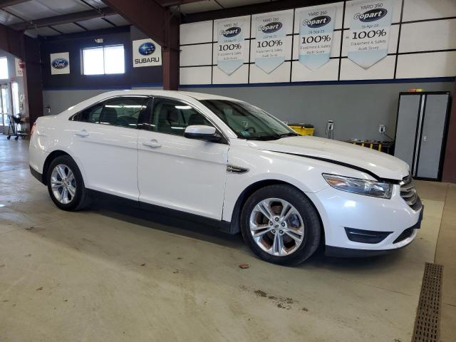 Sedans FORD TAURUS 2013 Biały
