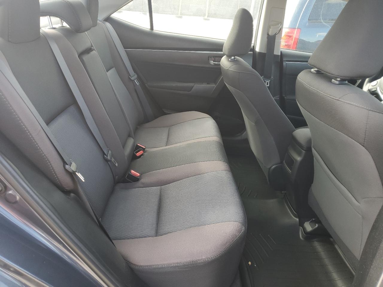 2018 Toyota Corolla L VIN: 5YFBURHE3JP756804 Lot: 85856835