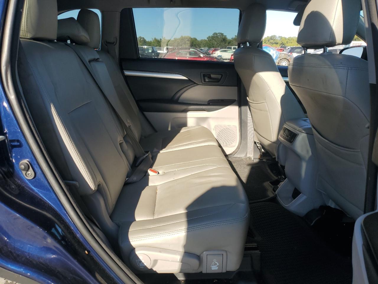 2015 Toyota Highlander Le VIN: 5TDBKRFH9FS191699 Lot: 86107525