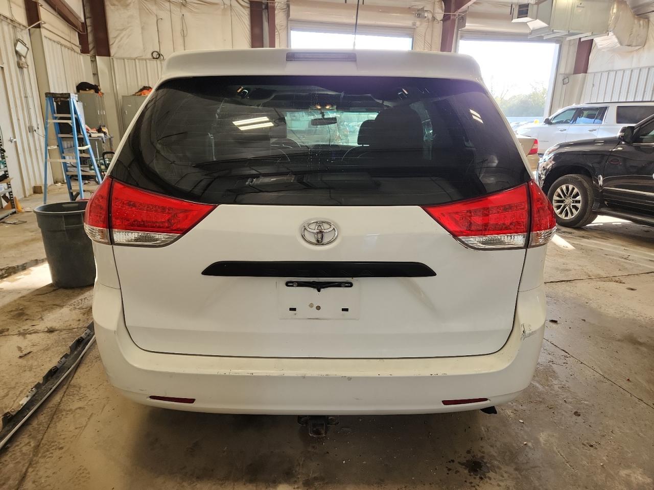 2012 Toyota Sienna Base VIN: 5TDKA3DC1CS010775 Lot: 85138615