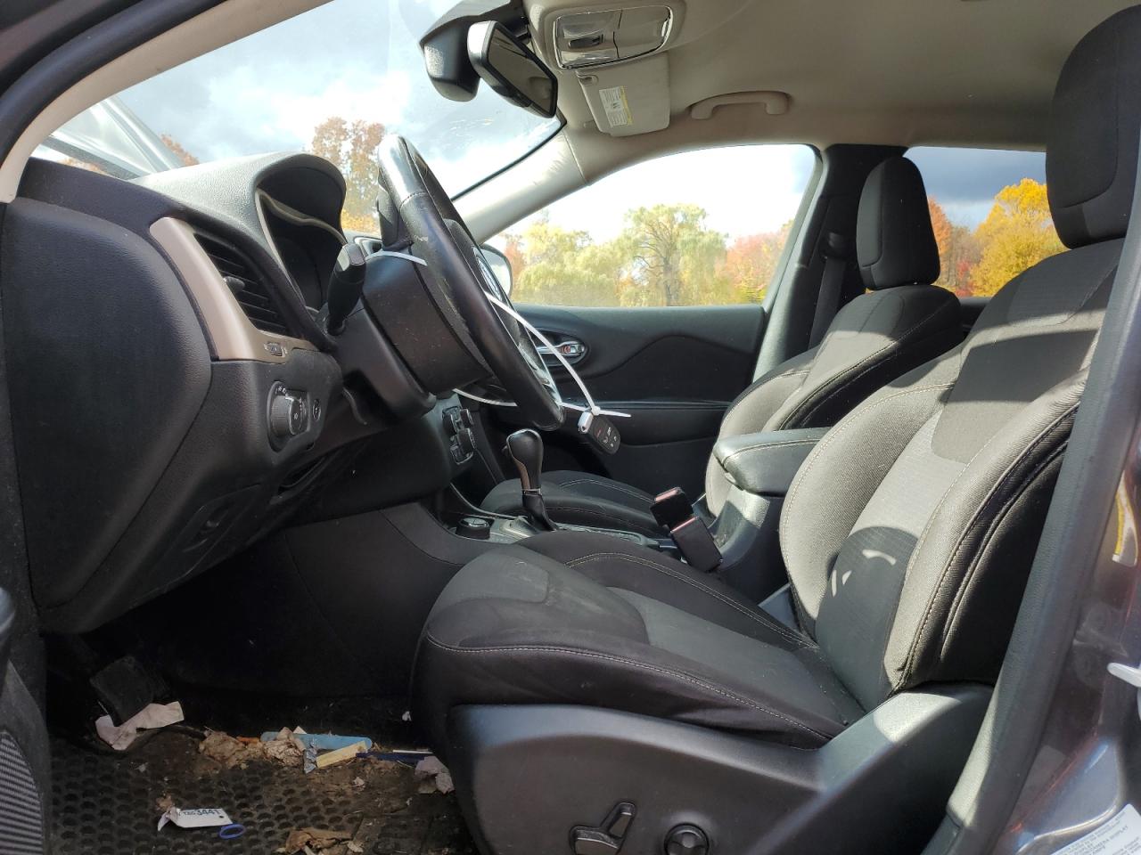 2015 Jeep Cherokee Latitude VIN: 1C4PJMCS8FW667856 Lot: 89510435