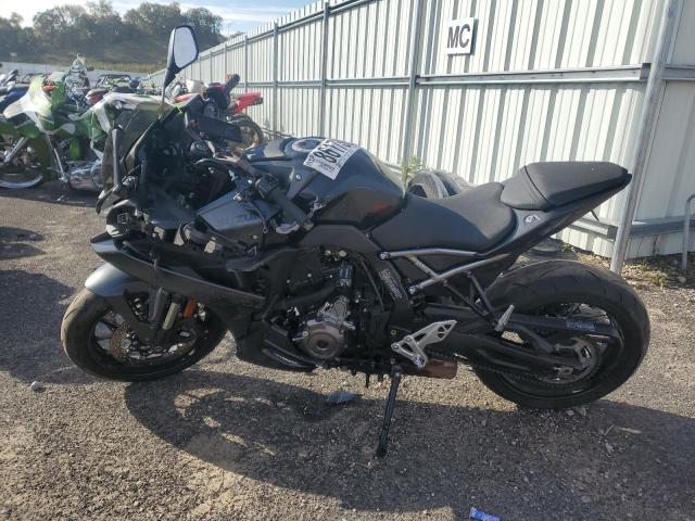 2025 SUZUKI GSX800 F  