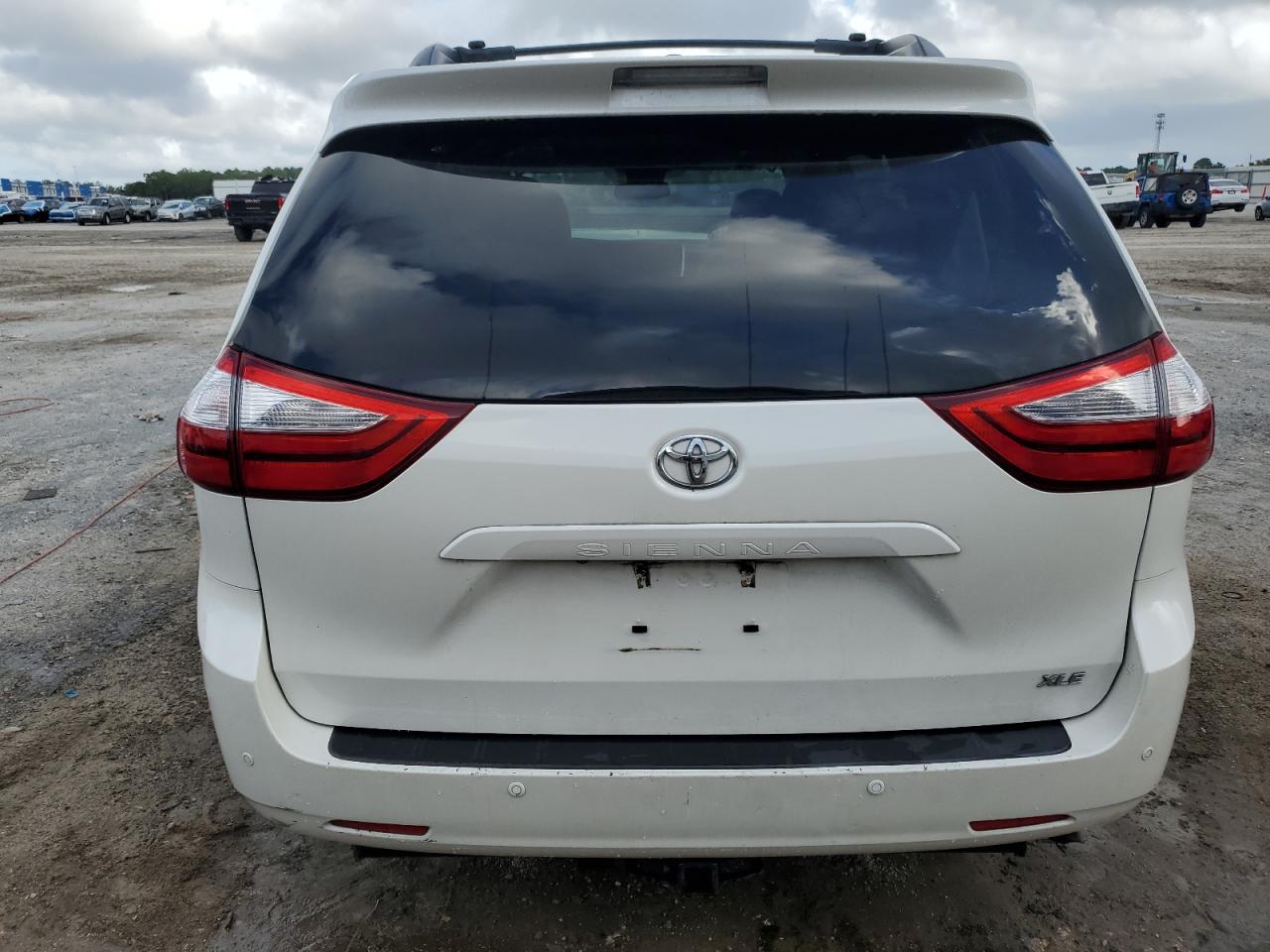 2017 Toyota Sienna Xle VIN: 5TDYZ3DC3HS874558 Lot: 85587175