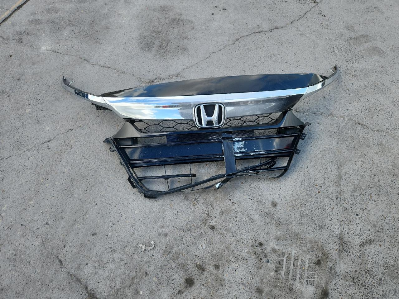 2018 Honda Accord Touring VIN: 1HGCV2F94JA004923 Lot: 85522505