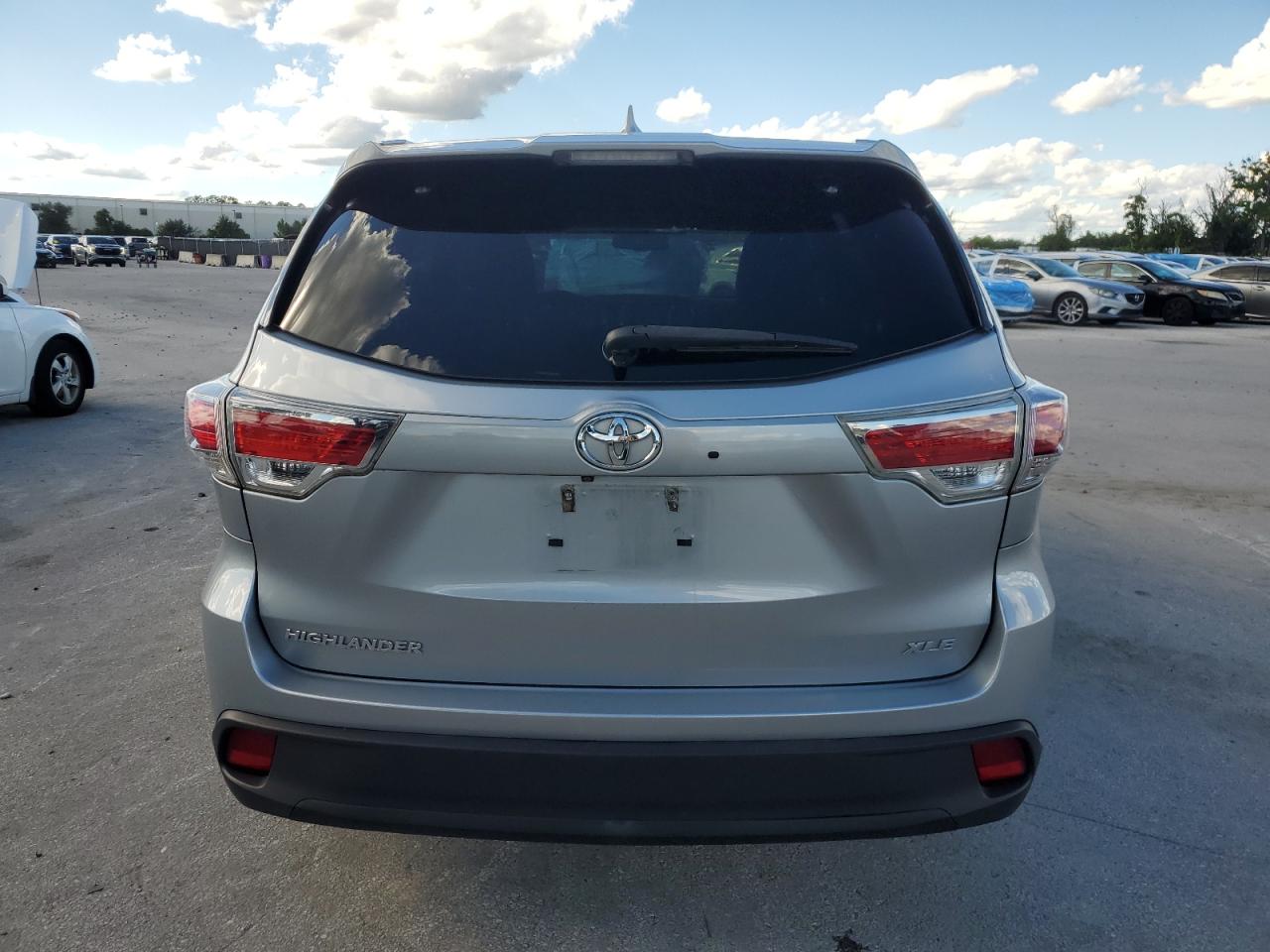2016 Toyota Highlander Xle VIN: 5TDKKRFH9GS502873 Lot: 82503365