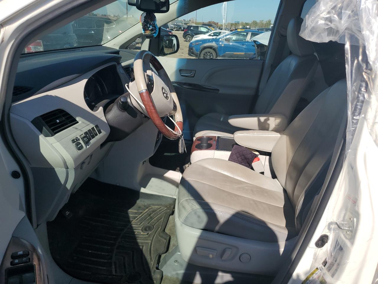 2014 Toyota Sienna Xle VIN: 5TDYK3DC9ES452147 Lot: 84392215