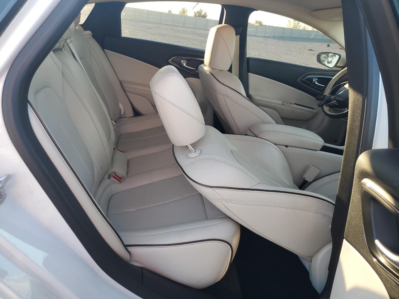 2015 Chrysler 200 C VIN: 1C3CCCCB0FN668982 Lot: 85528365