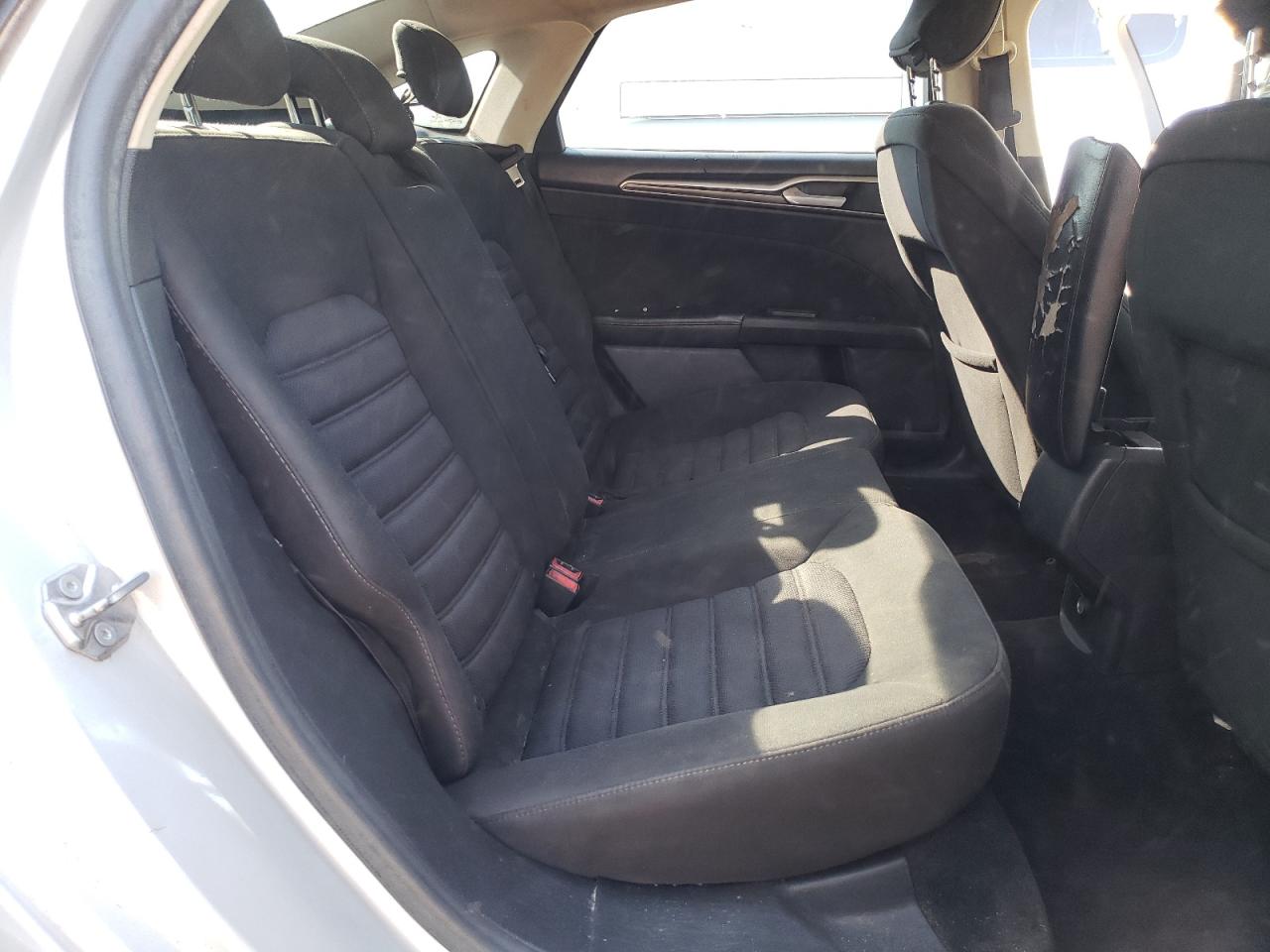 2017 Ford Fusion S VIN: 3FA6P0G72HR102944 Lot: 89810455