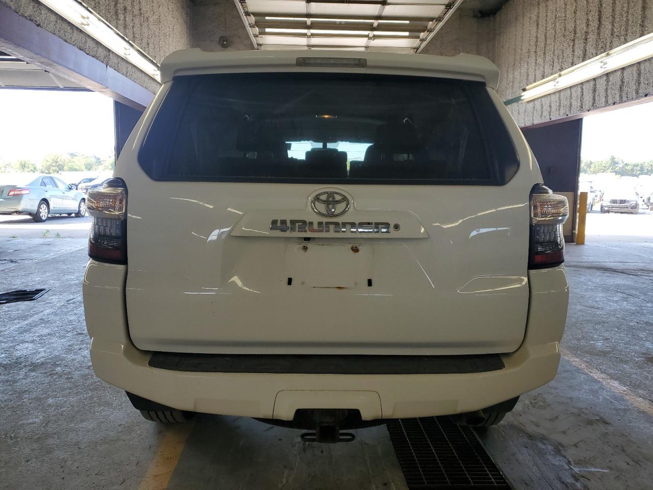 2015 Toyota 4Runner Sr5/Sr5 Premium VIN: JTEBU5JR0F5267718 Lot: 85104395