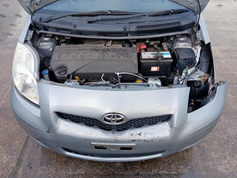 2009 TOYOTA YARIS TR V