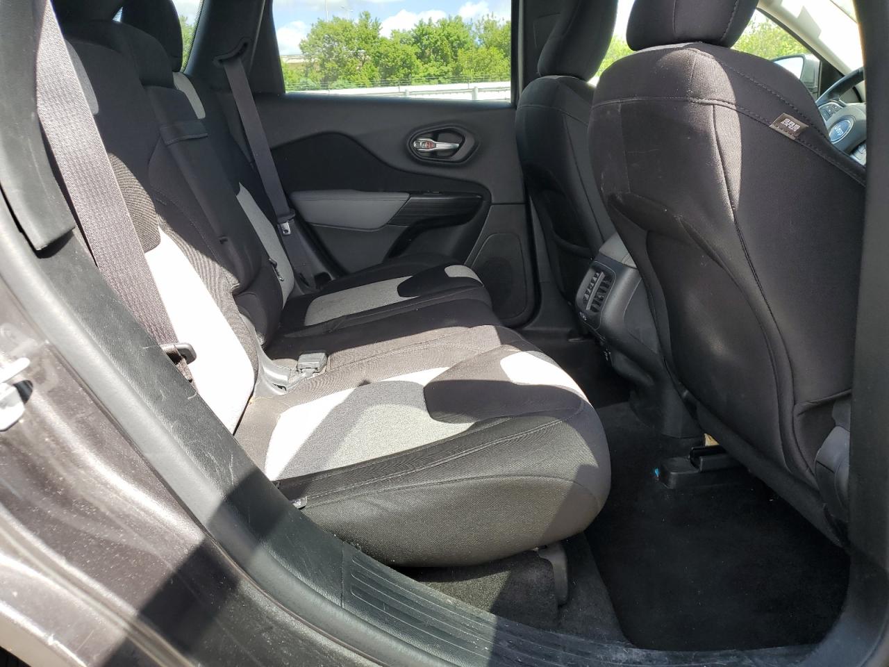 2014 Jeep Cherokee Latitude VIN: 1C4PJMCB3EW273485 Lot: 82427645