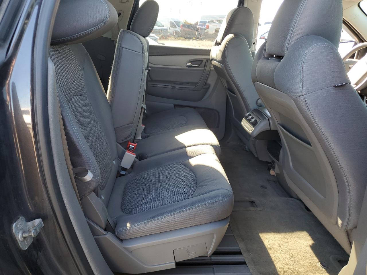 2016 Chevrolet Traverse Ls VIN: 1GNKRFED5GJ332301 Lot: 81812565