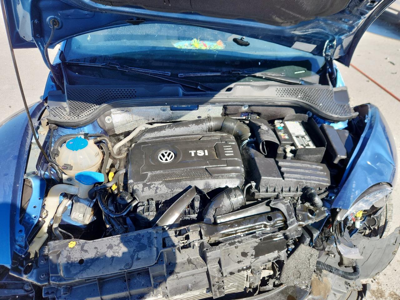 2017 Volkswagen Beetle 1.8T VIN: 3VWF17AT9HM607707 Lot: 90621725