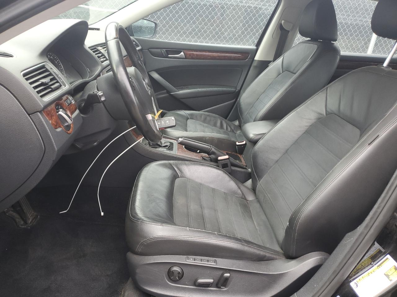 2013 Volkswagen Passat Sel VIN: 1VWCN7A37DC061914 Lot: 86484125