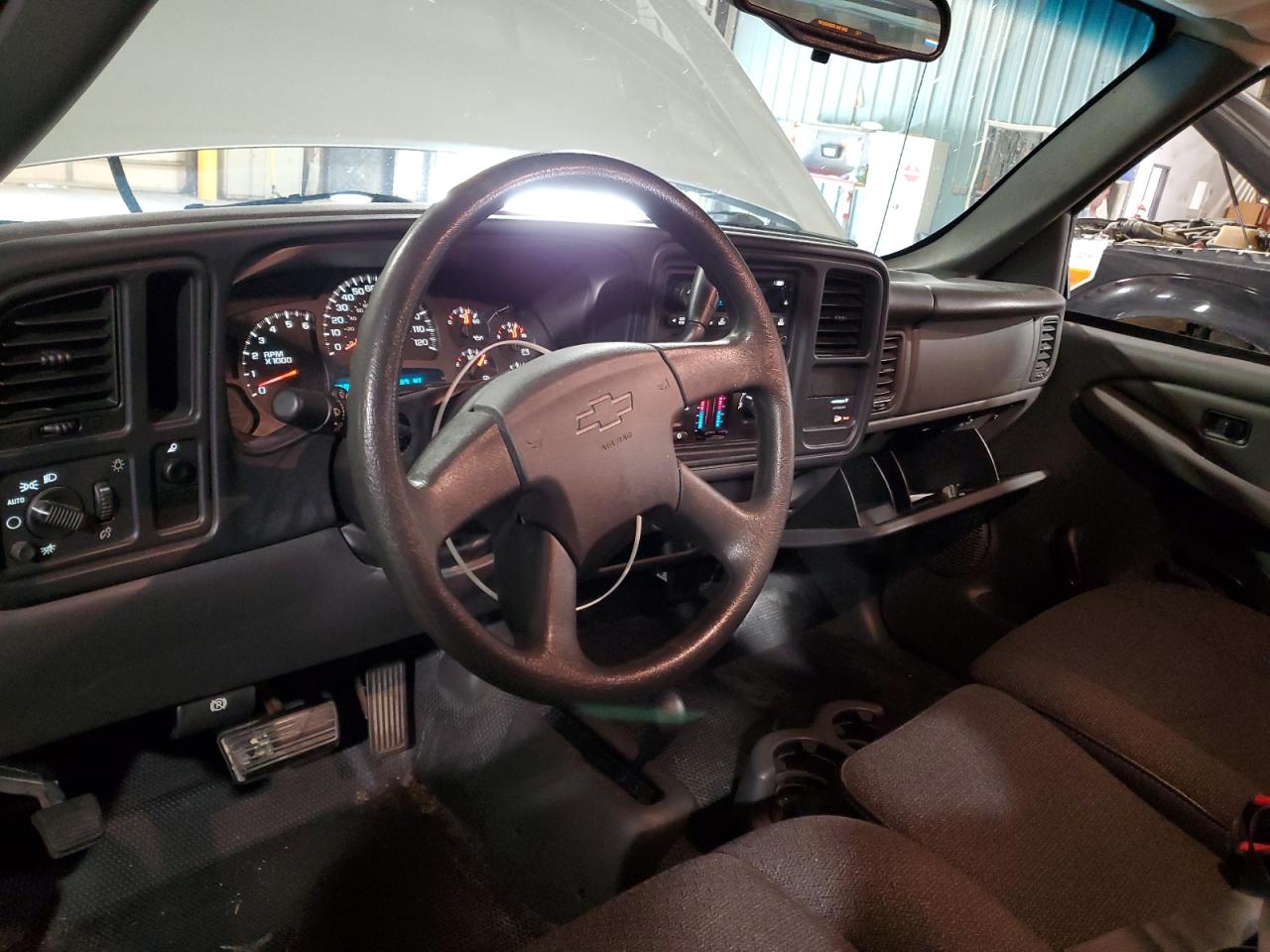 2004 Chevrolet Silverado K1500 VIN: 1GCEK14T24Z258919 Lot: 81945085