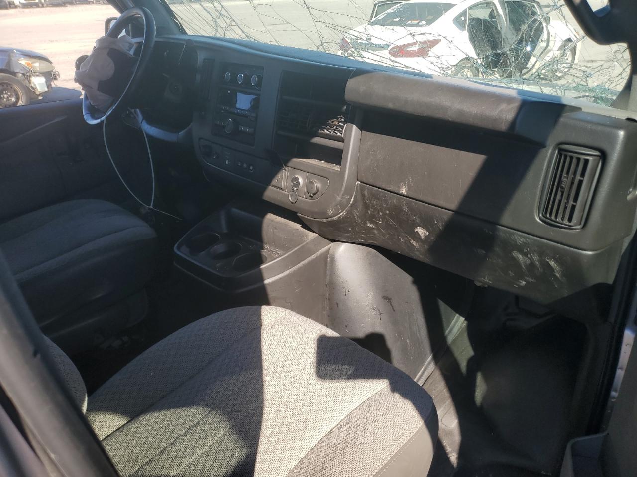 2020 GMC Savana G2500 VIN: 1GTW7AFGXL1211933 Lot: 84889875