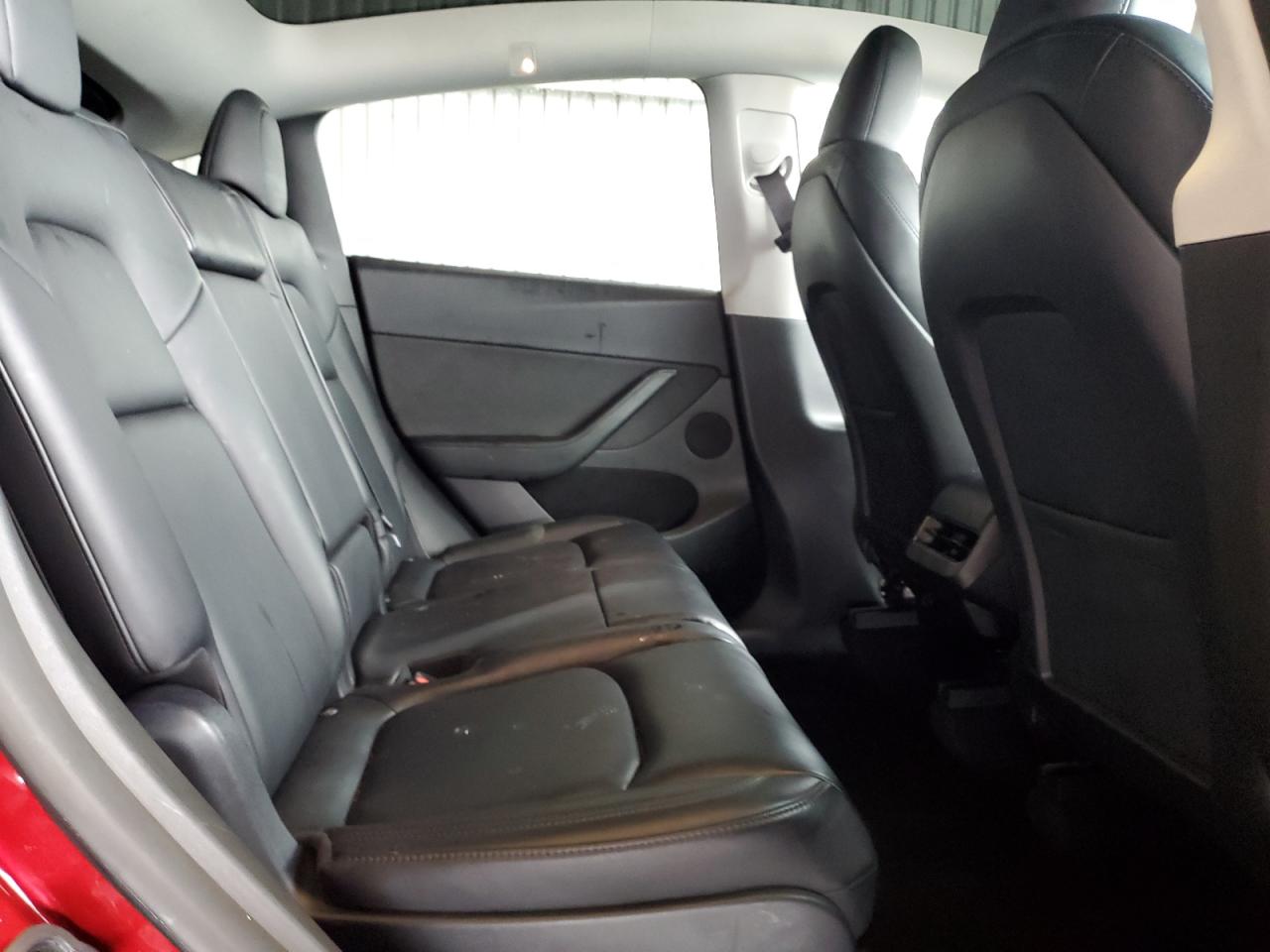 2024 Tesla Model Y VIN: 7SAYGAEE2RF153831 Lot: 84552935