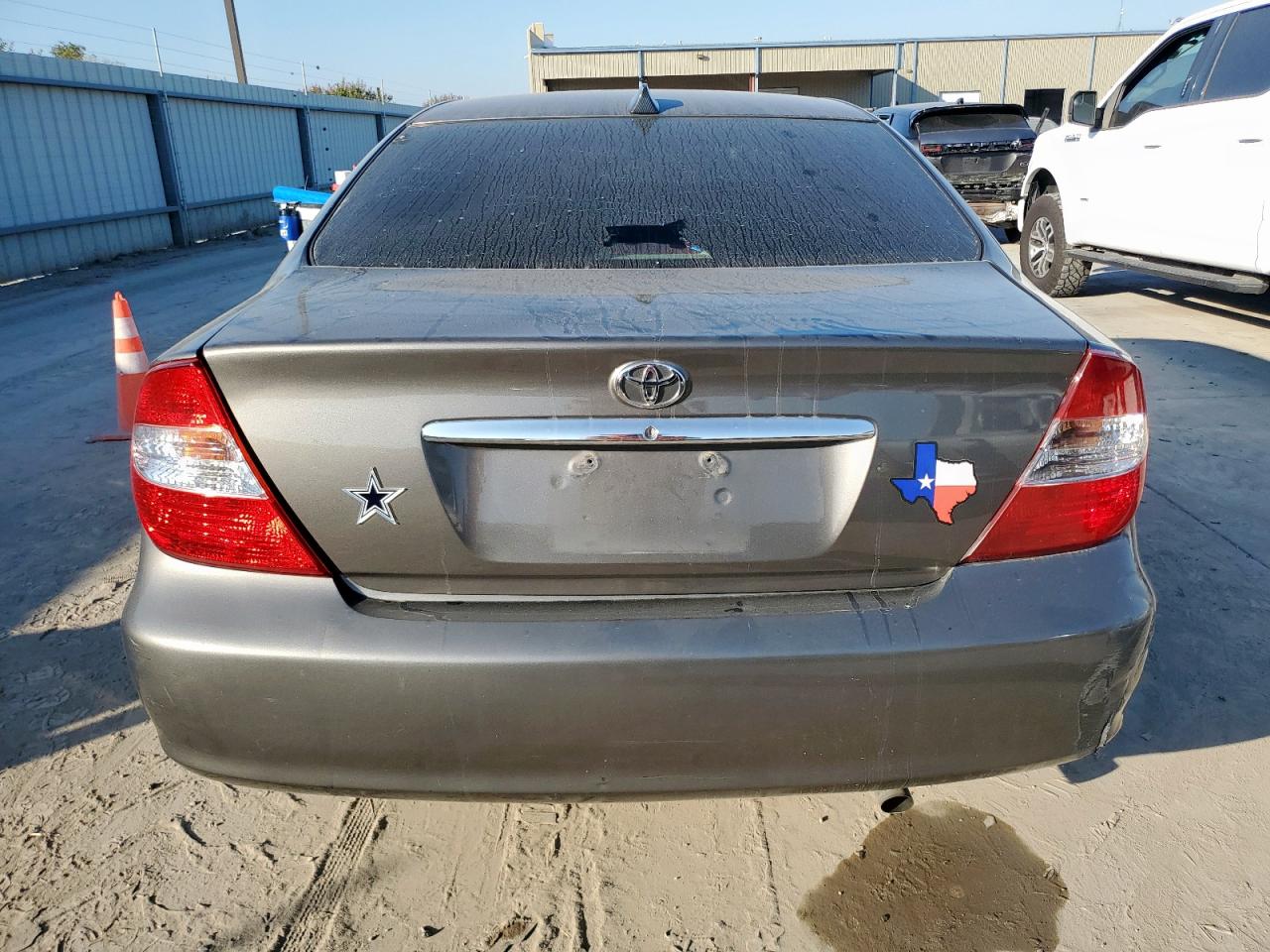 2004 Toyota Camry Le VIN: 4T1BE32K74U923371 Lot: 82349615