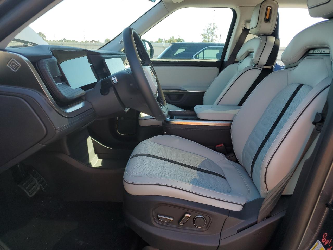 2025 Rivian R1S Adventure VIN: 7PDSGBBAXSN055611 Lot: 85348445