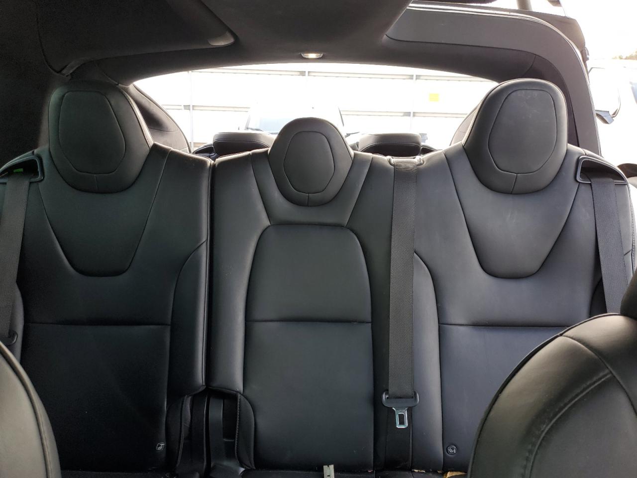 2020 Tesla Model X VIN: 5YJXCAE28LF235645 Lot: 90218325